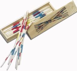 Mikado game in a wooden box. – Available in: Neutral